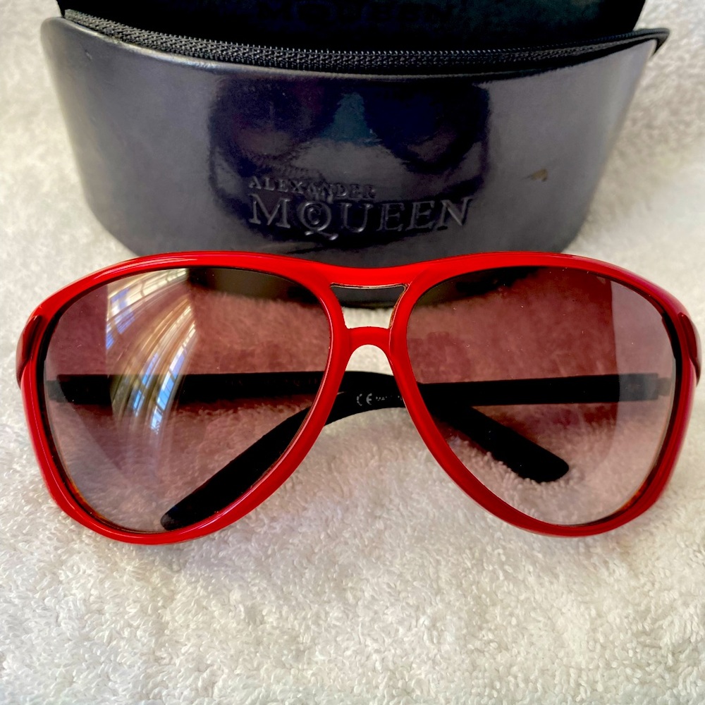🆕 Alexander McQueen Unisex Sunglasses 🕶️